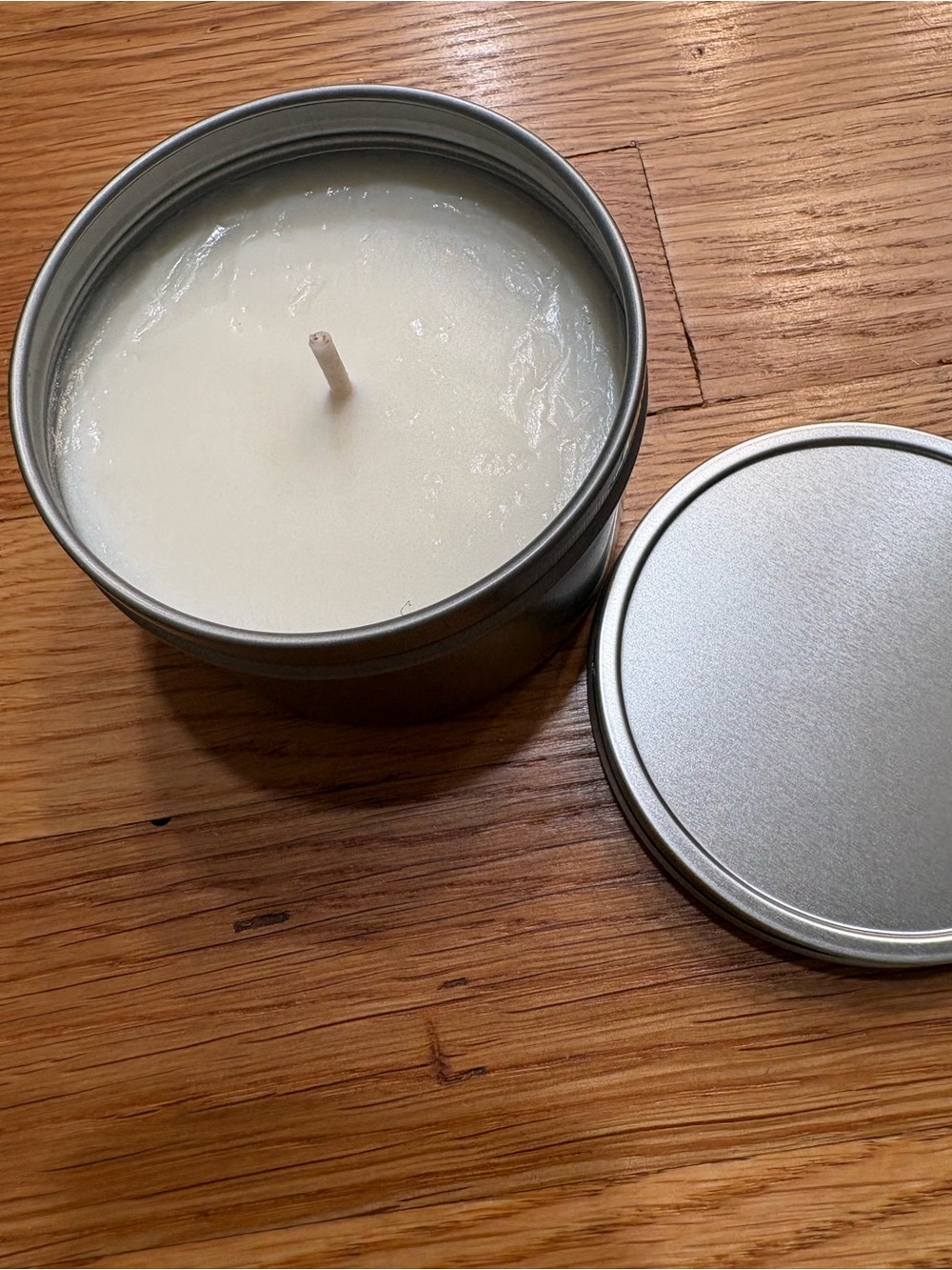 Trader Joe's Honeycrisp Apple Scented Candle - Silver Tin, Red Accent - Picture 4 of 4